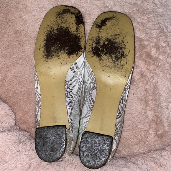 💕VINTAGE REALITIES METALLIC SILVER PUMPS💕 - Picture 7 of 9